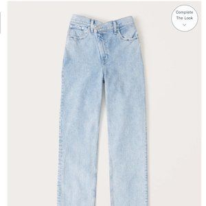 Abercrombie Ultra High Rise 90s Straight Jean